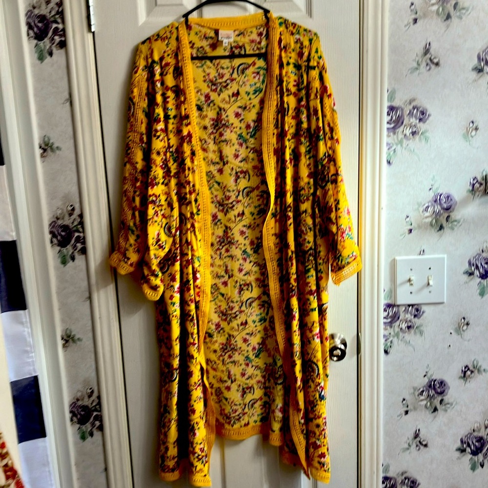 Kimono gold floral print